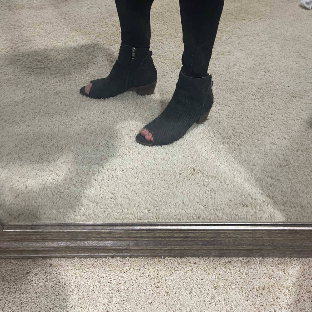 Distressed bootie - Picture 5 of 8